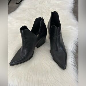 Steve Madden Ankle Bootie Zip Back Leather Point Toe